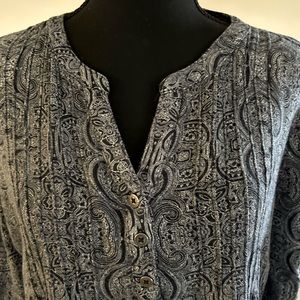 Women’s size large three-quarter length sleeve blouse